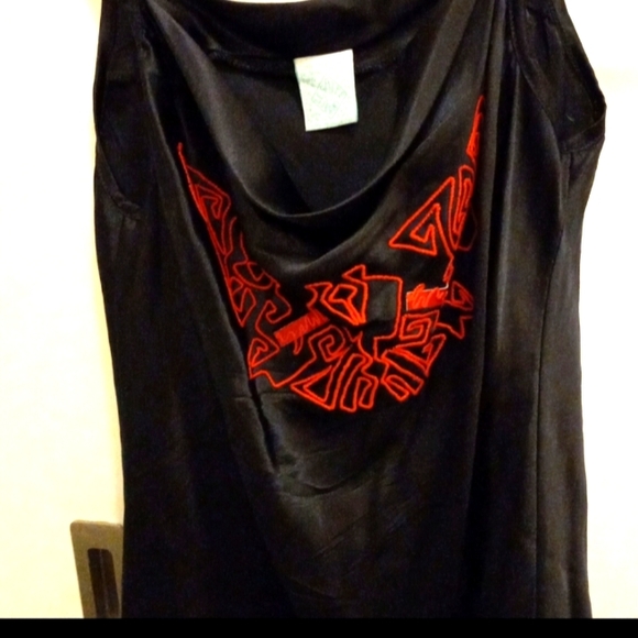 Legatte silk tank top with unique design - Picture 1 of 4